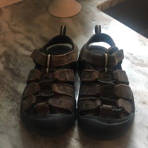 Toddler Keens size 8 brown leather waterproof